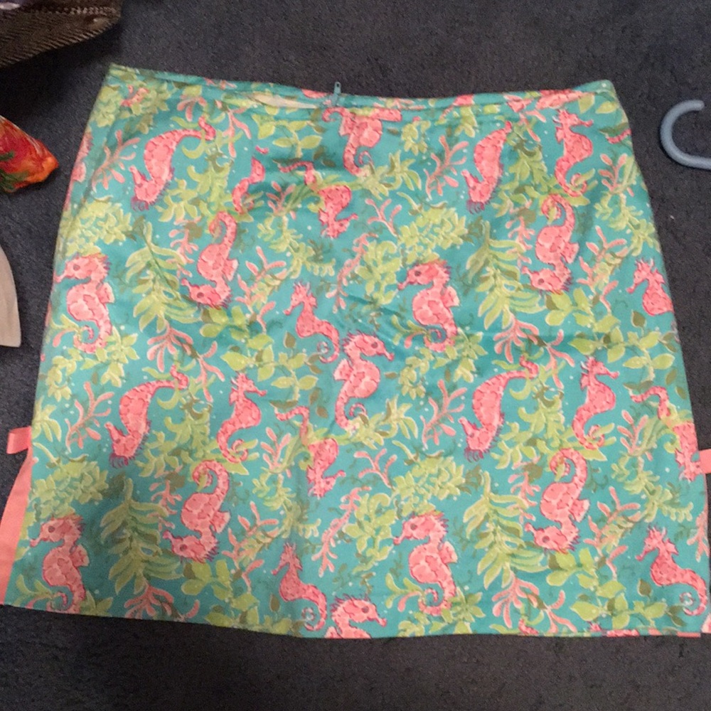 "Lilly looking" Seahorse skort with bow details